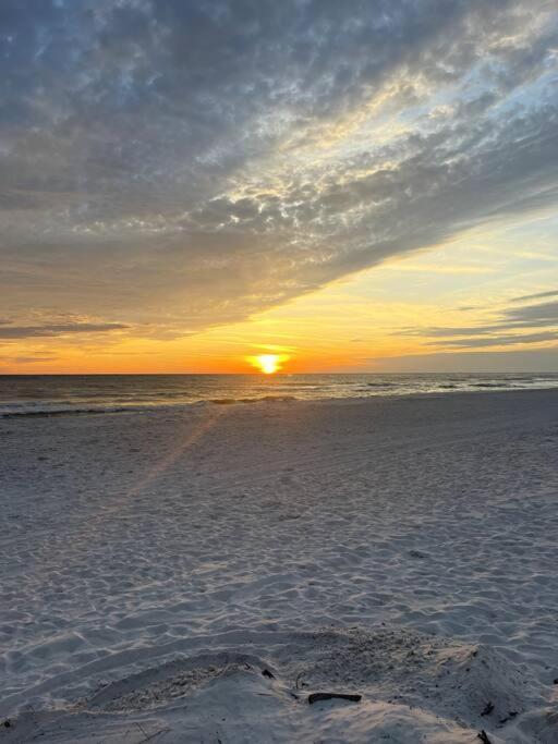 Lazy Palm 4 Pools Short Walk To Beach! Sleeps 5! Panama City Beach Eksteriør billede