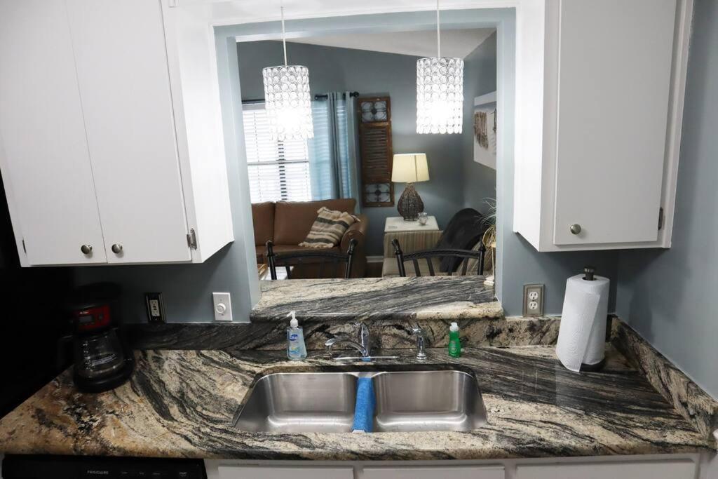 Lazy Palm 4 Pools Short Walk To Beach! Sleeps 5! Panama City Beach Eksteriør billede